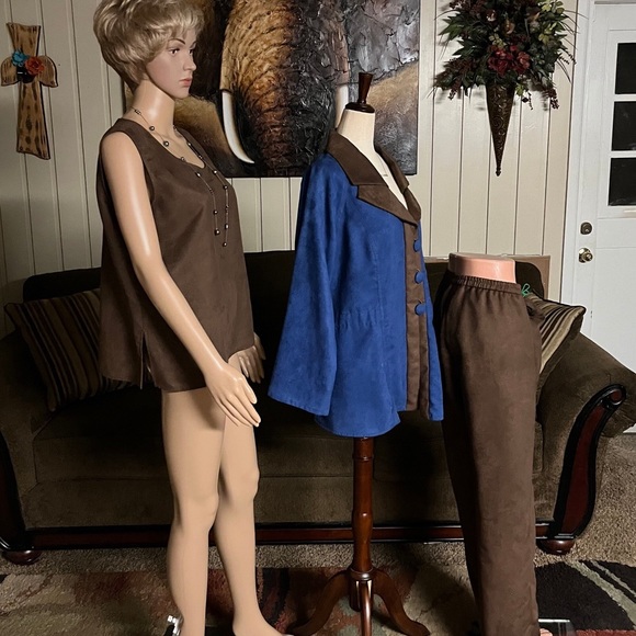 Dianaira • Size 12 • 3 Piece Outfit • Leather • Blazer/Blouse/Pants • Brown/Blue - Picture 3 of 16